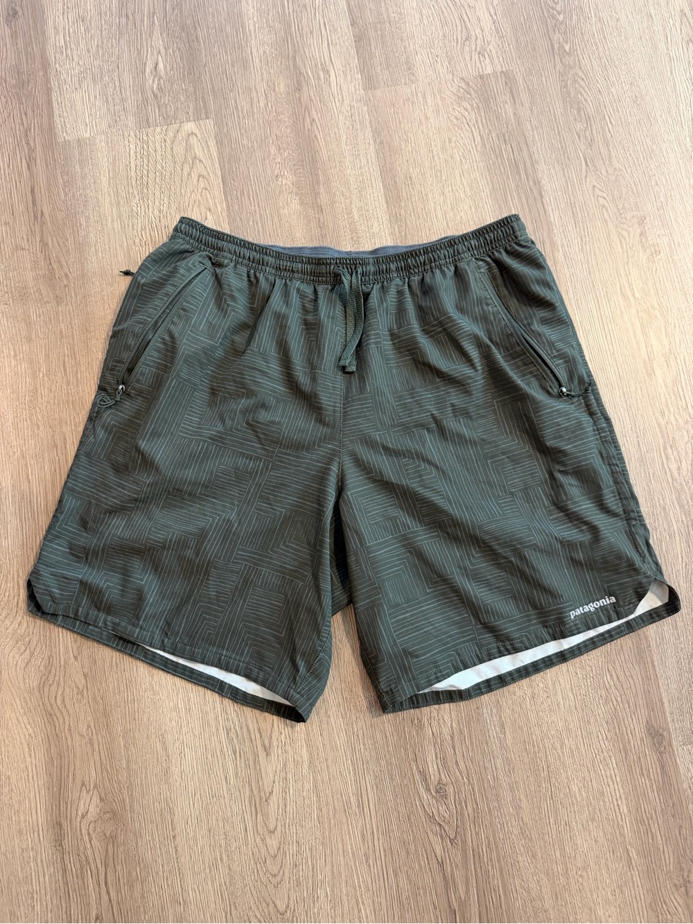 Patagonia Men’s Multi Trails 8" Lined Shorts Green Sz Large